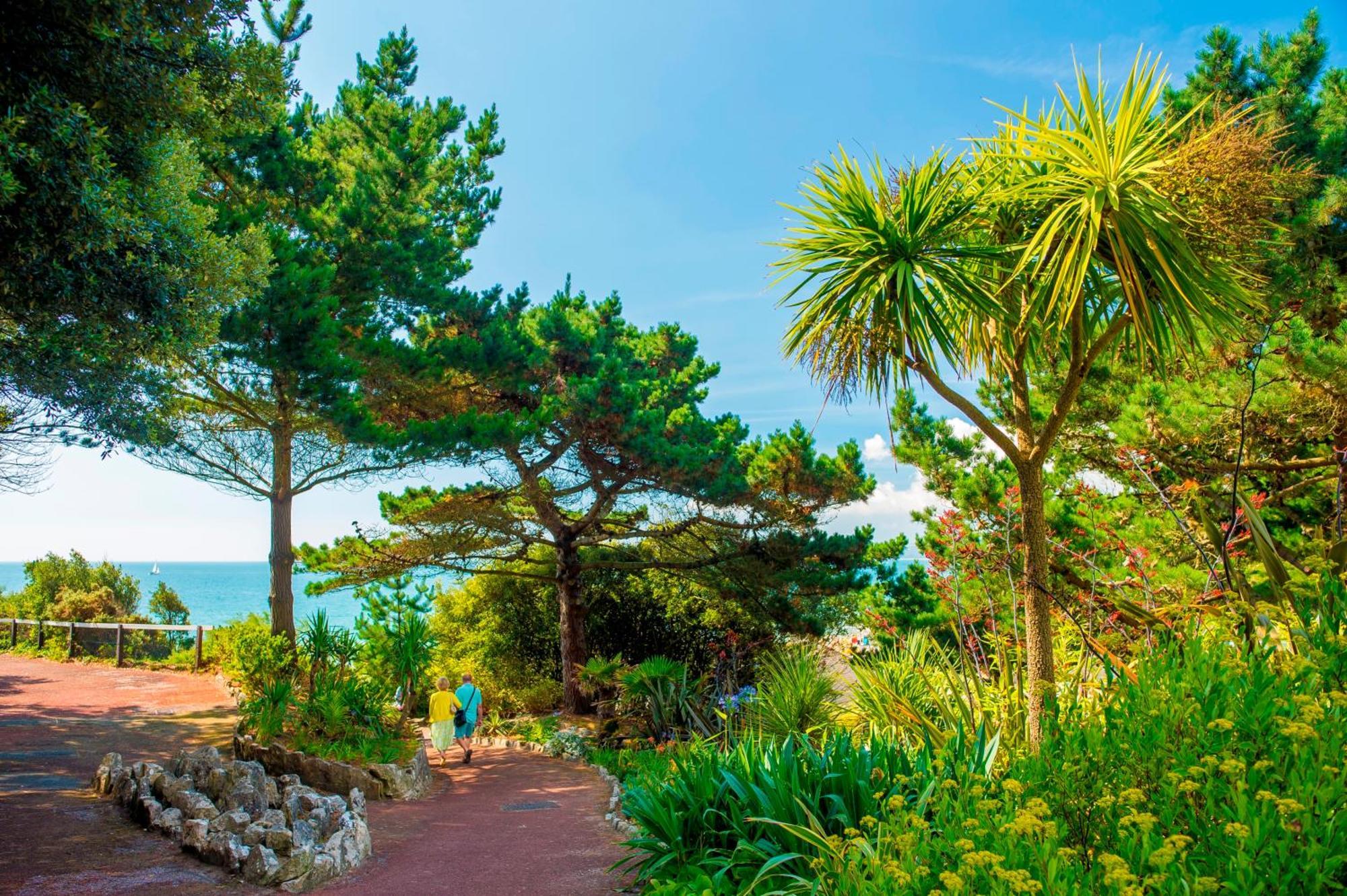 Bournecoast - Clifftop Apartment With Garden -Fm827 Bournemouth Exterior photo